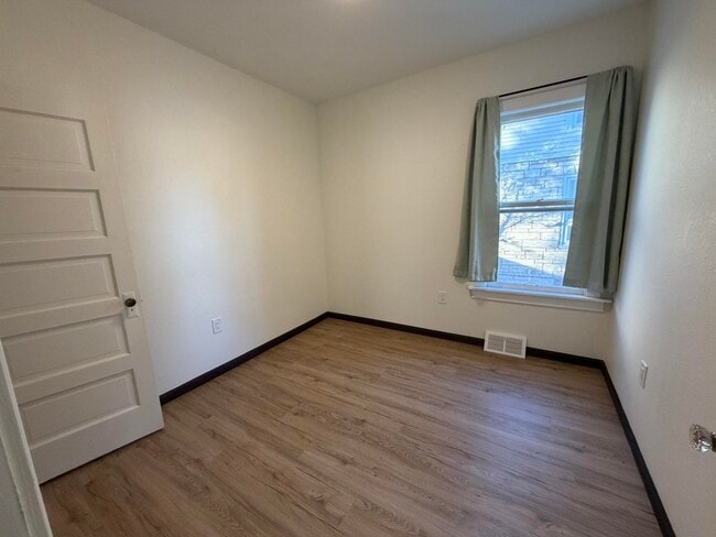 Building Photo - 6614 5th Ave