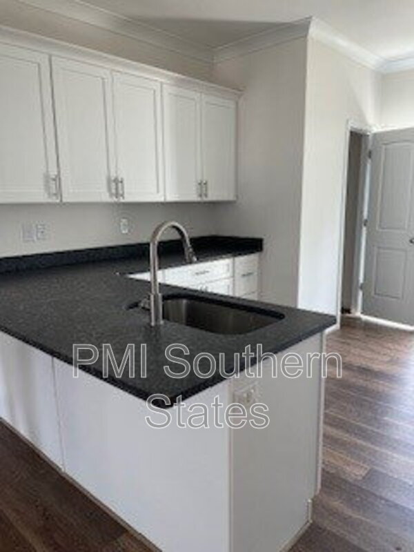 Building Photo - 402 Albus Dr