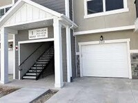 Building Photo - "Modern 3-Bed Condo with Garage"