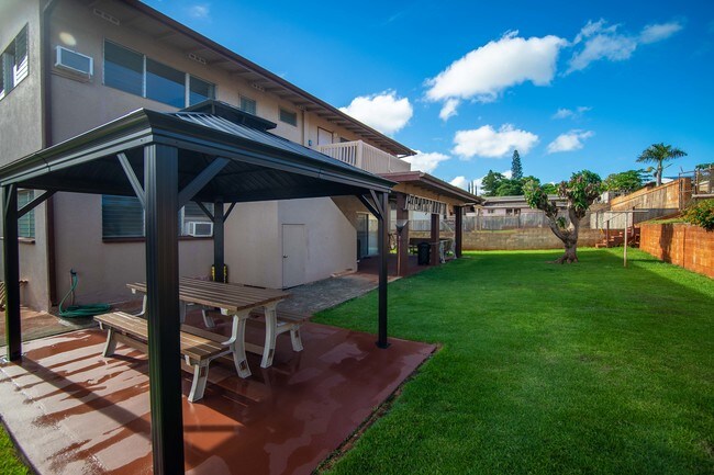 Back Yard Gazebo - 94-872 Lumiholoi St