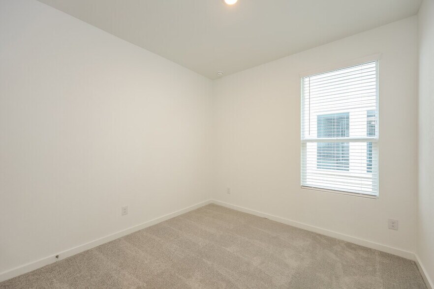 Building Photo - 526 Kayden Ct