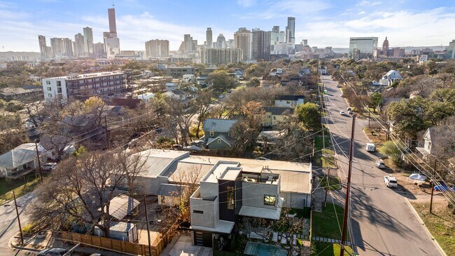 Building Photo - 1304 Comal St