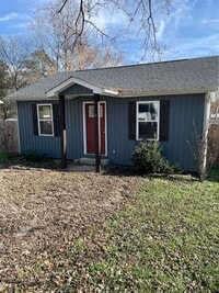 Building Photo - ADORABLE COTTAGE-STYLE HOME