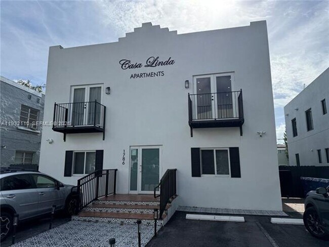 Building Photo - 1786 SW 9th St