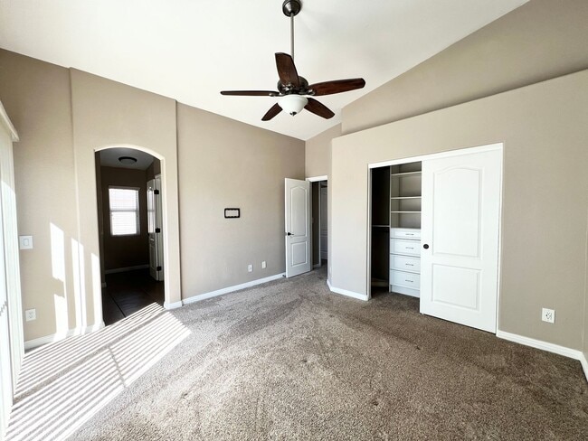 Building Photo - 102 S Pointe Way