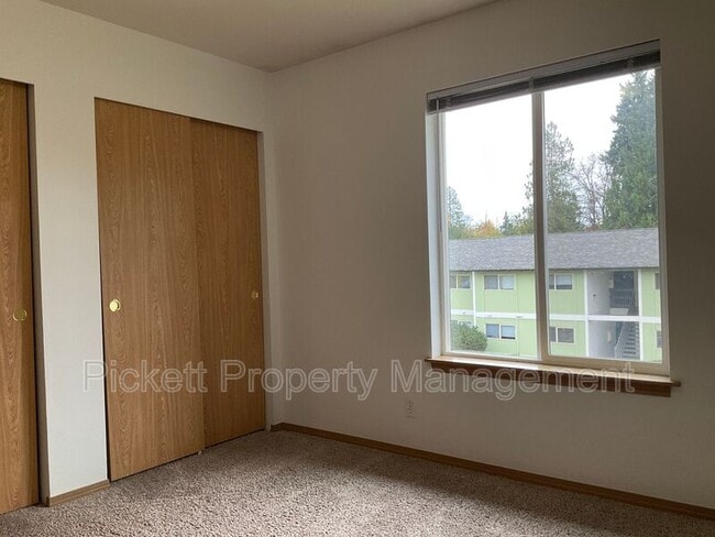 Building Photo - 683 Northpark Ln