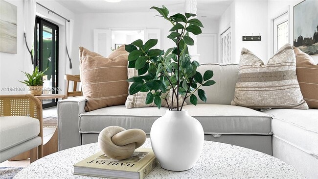 Building Photo - 151 SE 9th Ct