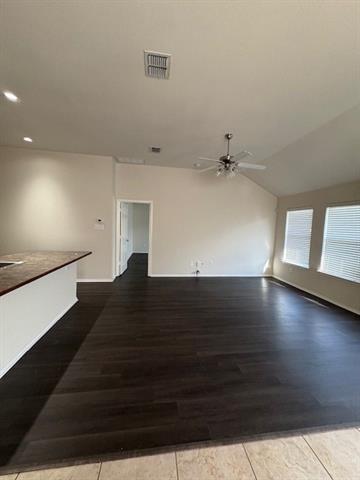Building Photo - 400 Angler Dr