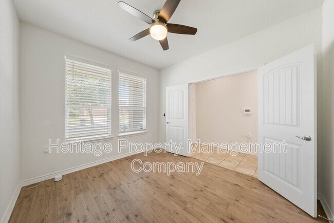Building Photo - 7347 Bluebonnet Bay