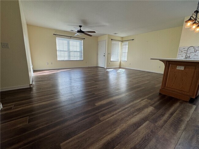 Building Photo - 910 NW A St