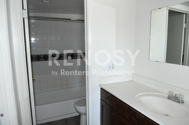 Building Photo - Ideal 1 Br 1 Ba Near Thomas and the 51 Behind the Children's Hospital in Phoenix