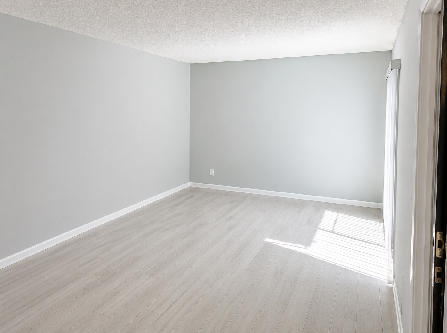 Building Photo - 2228 White Pine Cir