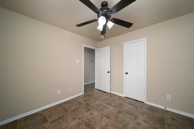 Building Photo - 2024 Silverwater Ct