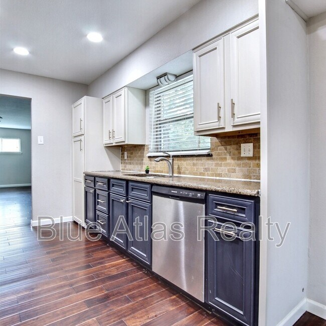 Building Photo - 1520 Sunnybrook Dr