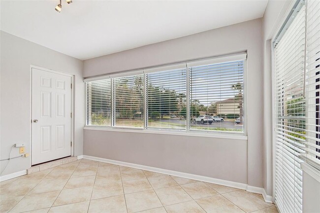 Building Photo - 10375 Carrollwood Ln