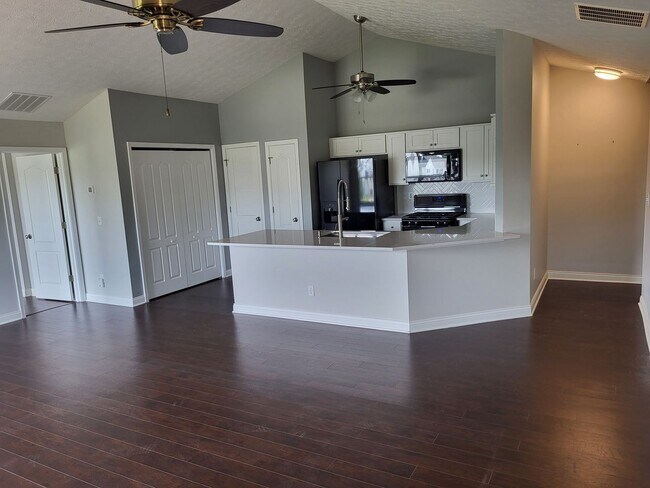 Building Photo - 3318 Lenehan Ln