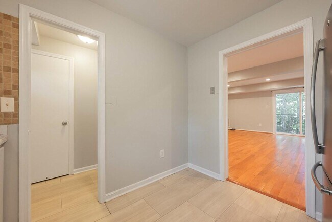 Building Photo - 1510 Presidential Dr