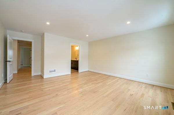 Building Photo - 3 Yorkshire Ct