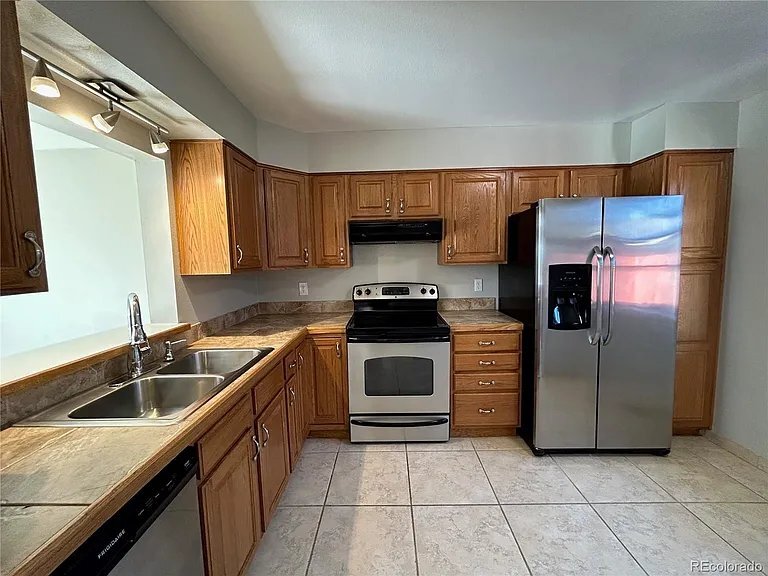 Building Photo - 440 W Rockrimmon Blvd