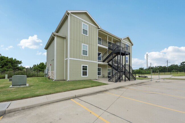 Building Photo - 274 Plez Morgan
