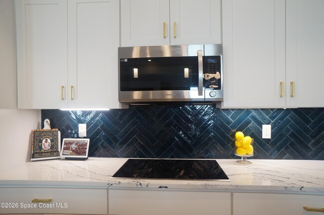 Building Photo - 787 Clearwater Ave