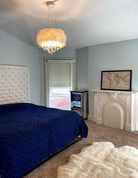 Main Bedroom - 124 E Oak St