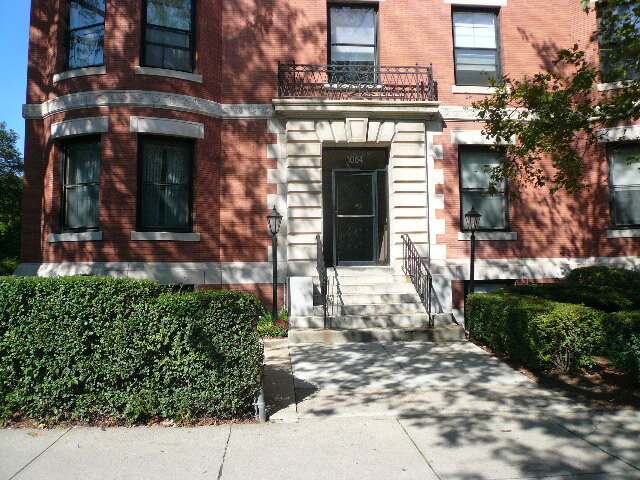 Building Photo - 1064 Beacon St