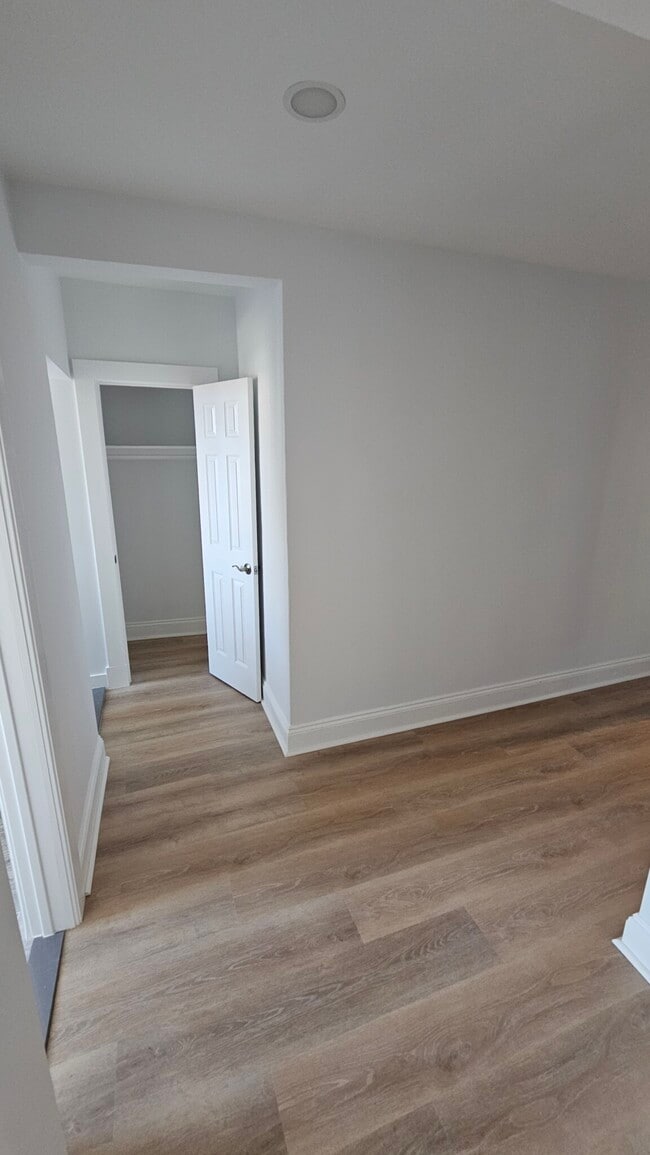 Building Photo - 110 Brainerd Rd