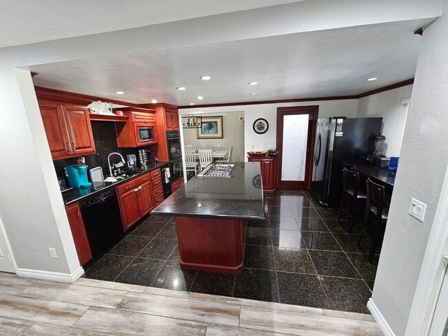 Building Photo - 1704 Horseshoe Ct