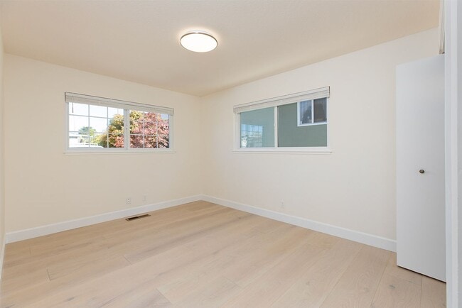 Building Photo - Hill St Beauty in Capitola