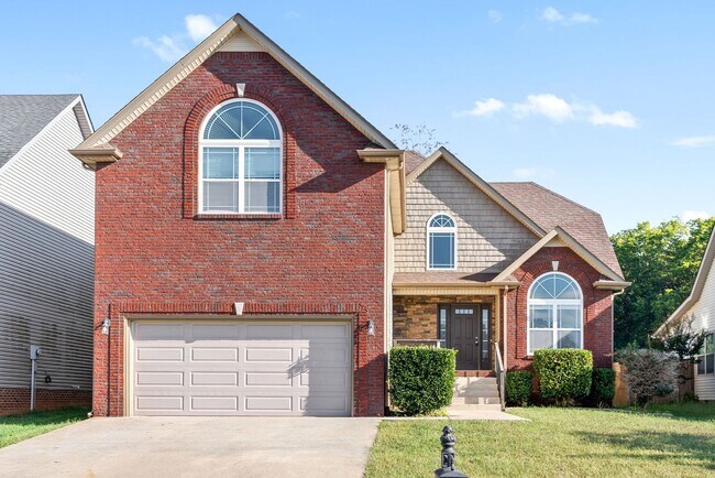 Primary Photo - Pet Friendly Three Bedroom with Bonus in R...