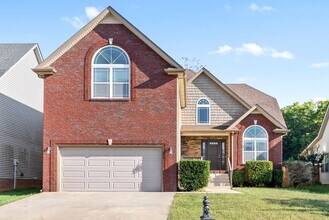 Building Photo - Pet Friendly Three Bedroom with Bonus in Rossview!