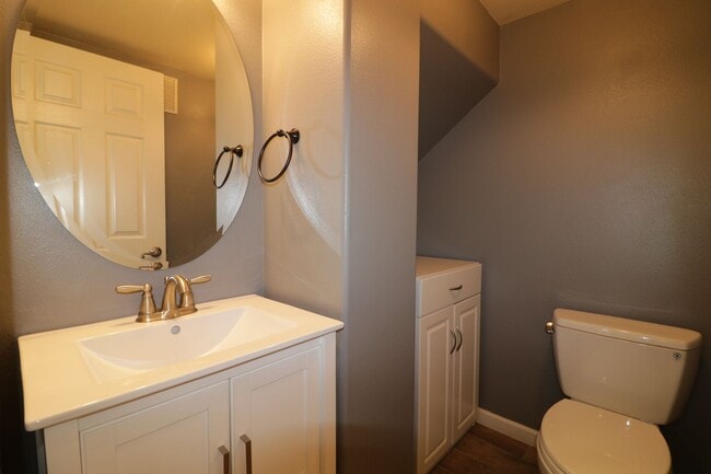 Building Photo - Townhome for Lease  in Valencia!