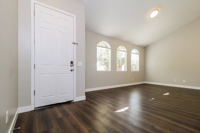 Building Photo - 5123 W Fulton St