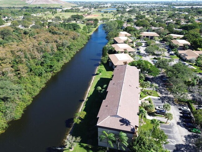 Building Photo - 2659 Carambola Cir N