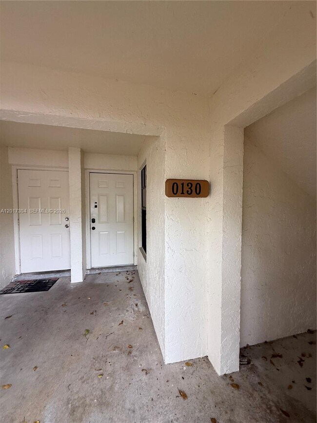 Building Photo - 301 Olivewood Pl