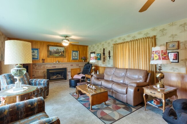 Building Photo - Lovely 3 bedroom Home!