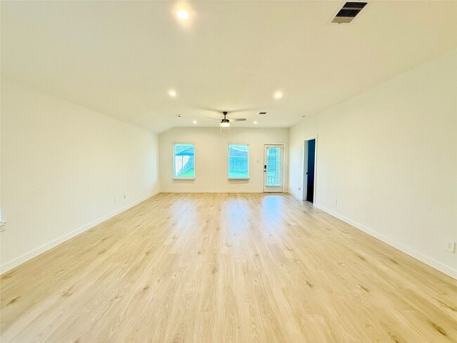 Building Photo - 31611 Farlam Farms Trl