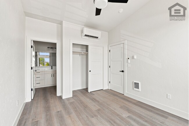 Building Photo - 2548 SW Yew Ave