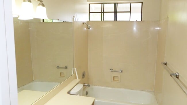Building Photo - 3 bedrooms townhome in Chula Vista CA - Terranova Area