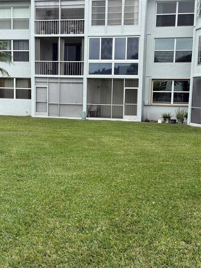 Building Photo - 6650 Royal Palm Blvd