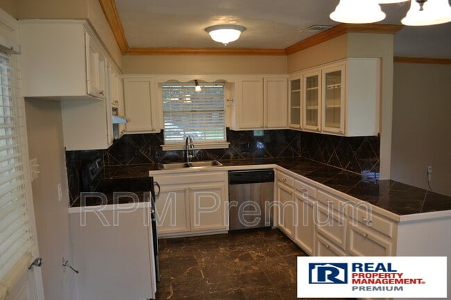 Building Photo - 807 Chipley St