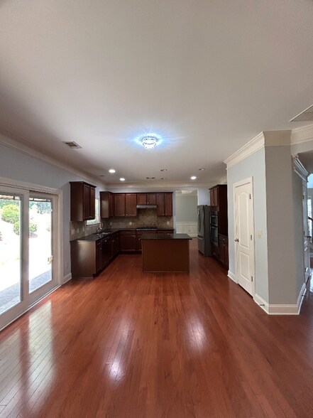 Building Photo - 3689 Union Park Dr