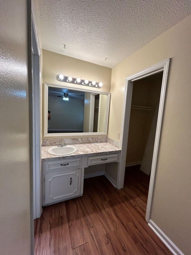 Building Photo - Available Now 3Br Townhome Ashely Villas