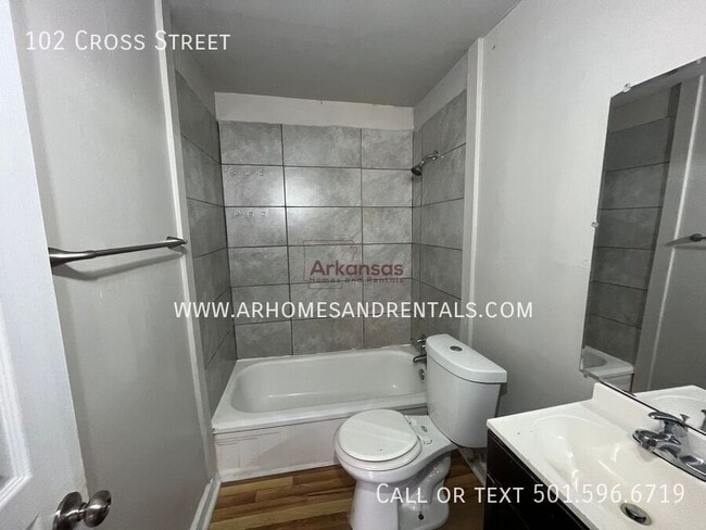 Building Photo - 102 Cross St