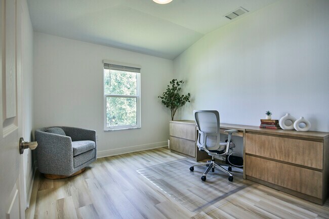 Building Photo - 4028 Via Sienna Cir
