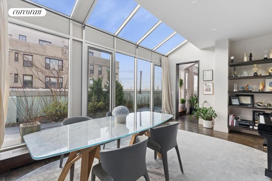 Building Photo - 190 Riverside Dr