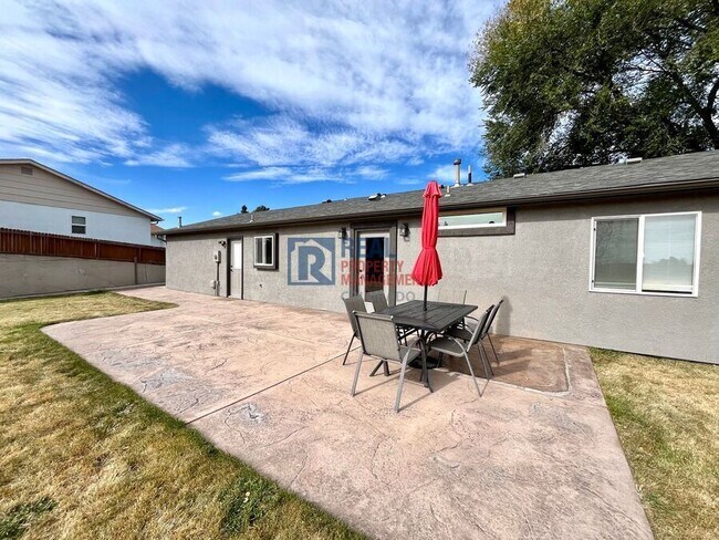 Building Photo - 1675 Tahlequah Dr