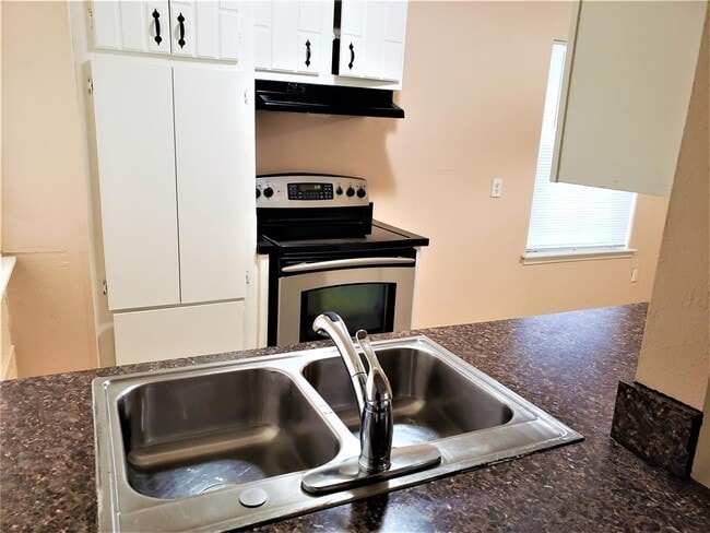 Building Photo - 3702 Lindsey Ct