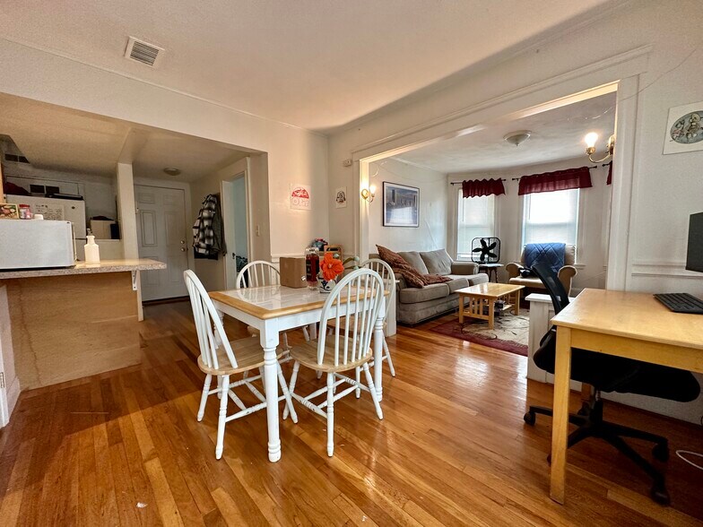 Primary Photo - 221 Summer St